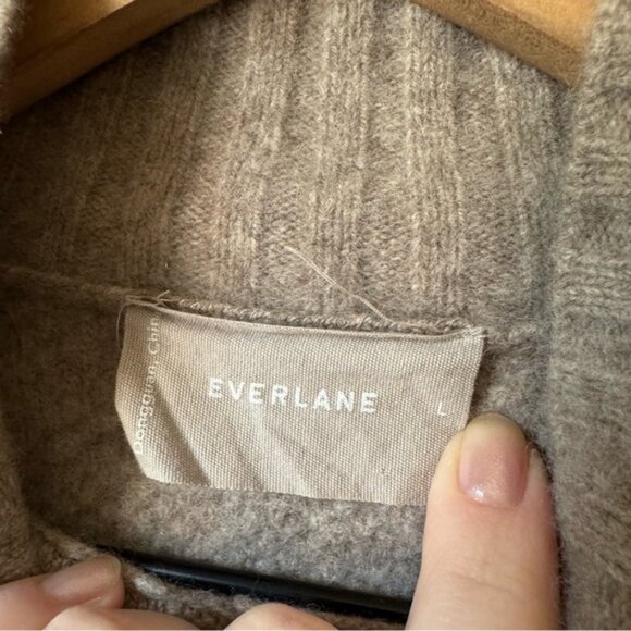 Everlane | Recycled Cashmere & Wool Turtleneck Sweater - Picture 3 of 8